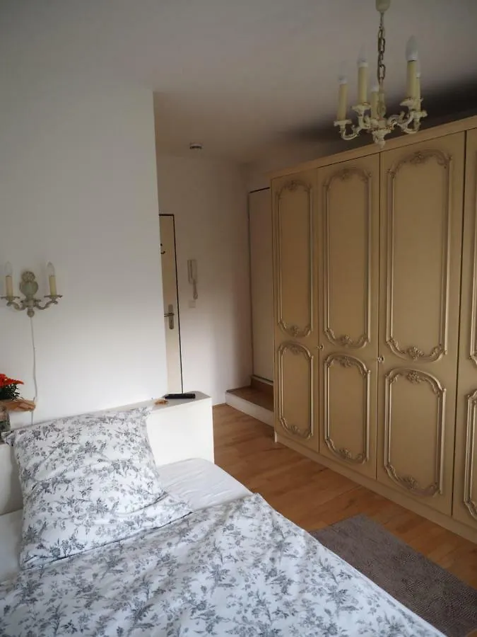 B8 - Just A Private Accommodation Ντίσελντορφ Δωμάτια σε οικογενειακή κατοικία