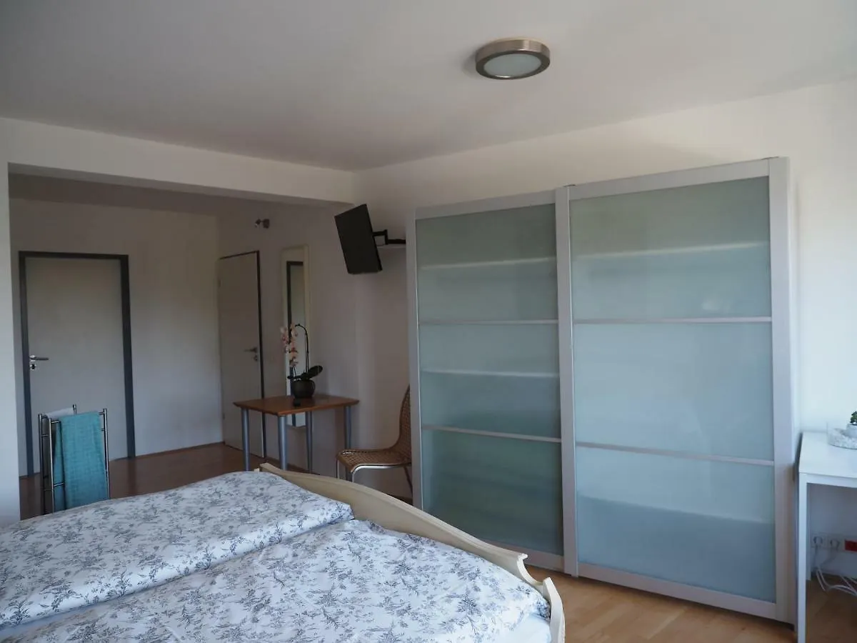 B8 - Just A Private Accommodation Ντίσελντορφ Γερμανία